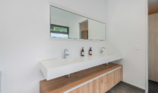 Leicht bathroom cabinetry-819-898-605-828